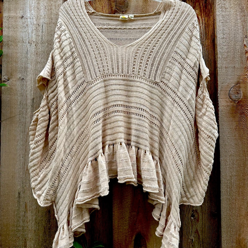 Cute little knit cotton/poly poncho. Light pink, size medium